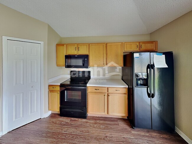 Building Photo - 6606 Gentle Oaks Dr N