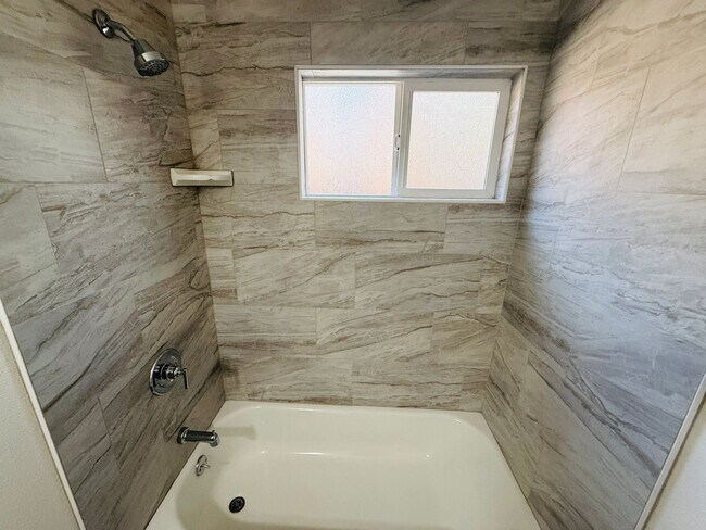 Building Photo - 950 Modesto Ave