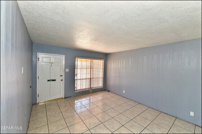 Building Photo - 5613 Creston Ave