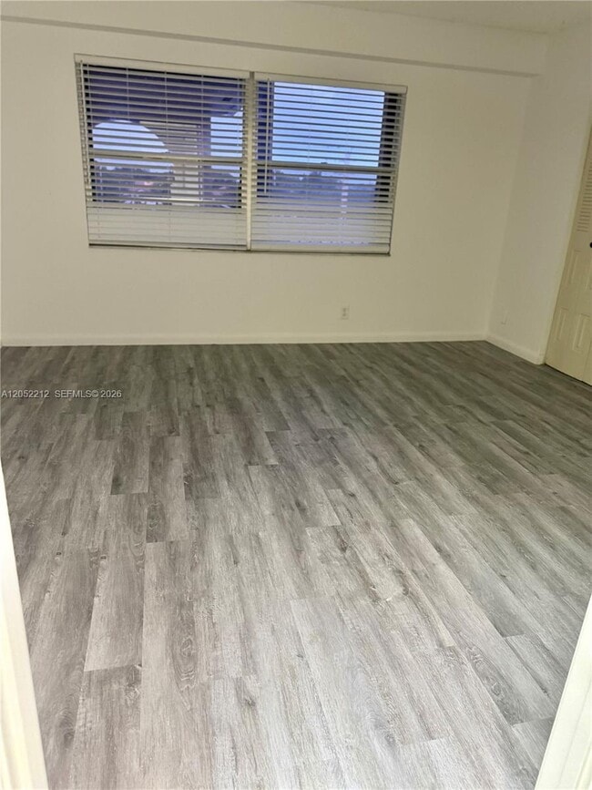 Building Photo - 1000 SW 125th Ave