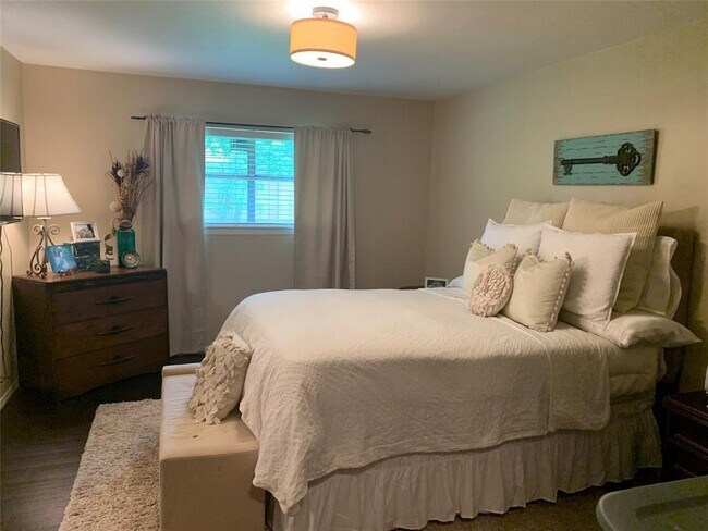 Building Photo - 204 Skyview Terrace