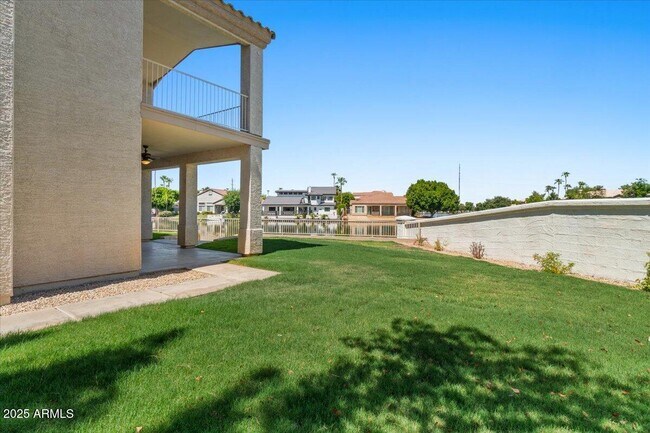 Building Photo - 1414 N Palmsprings Dr