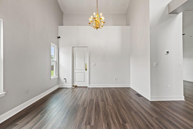 Building Photo - 800 Palomino Ln