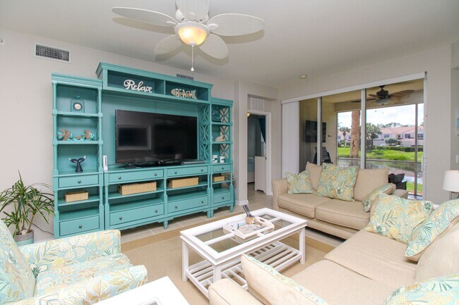 Building Photo - ** SPACIOUS 3 BED/2 BATH COACH HOME WITH T...