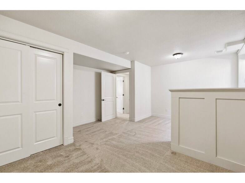 Building Photo - 1005 Laporte Ave
