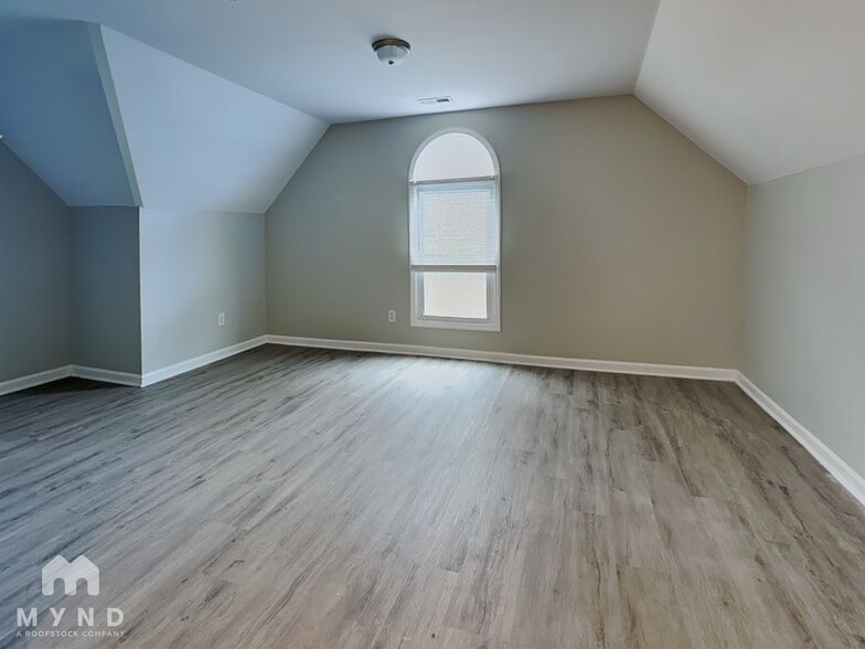 Building Photo - 5037 Huntingcreek Dr