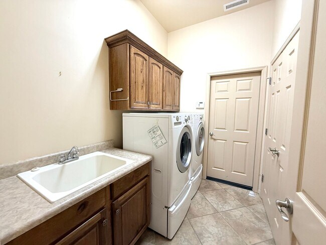 Building Photo - Beautiful home in Prescott Lakes