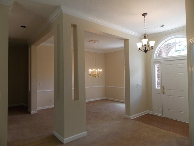 Building Photo - 1179 N Blackmoor Dr