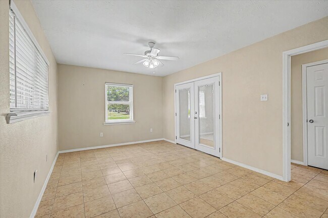 Building Photo - 827 Pickney Ave
