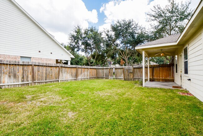 Building Photo - 6014 Starbrook Creek Dr