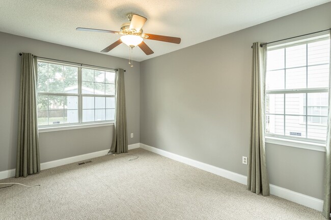Building Photo - 3 bedroom, 2 bathroom home in the Southside!
