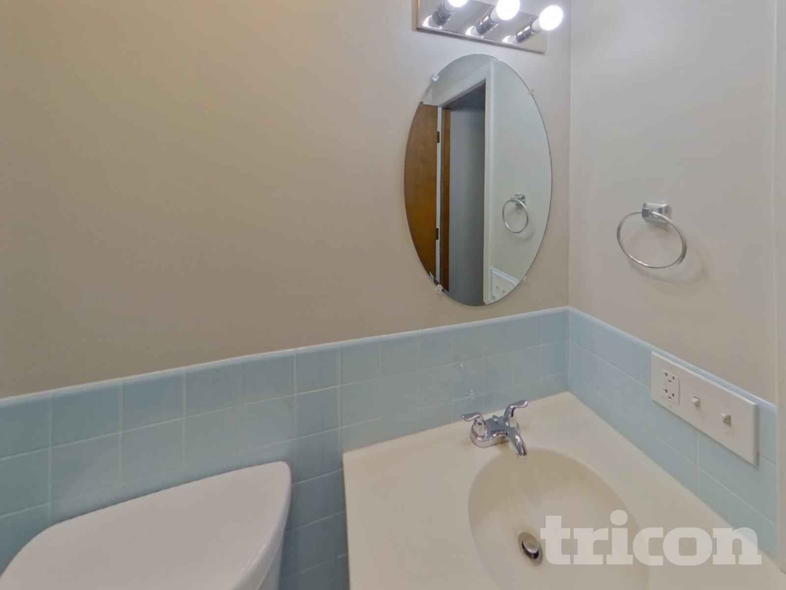 Building Photo - 931 Market St S