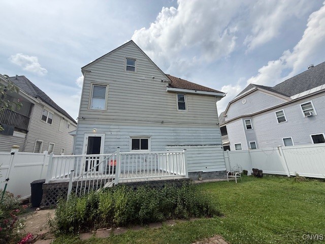 Building Photo - 1515 Oneida St