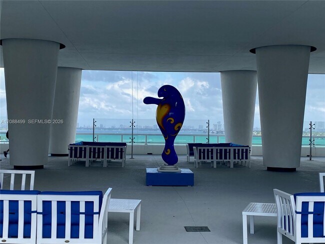 Building Photo - 1800 N Bayshore Dr
