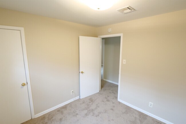 Building Photo - 6118 Rietta St