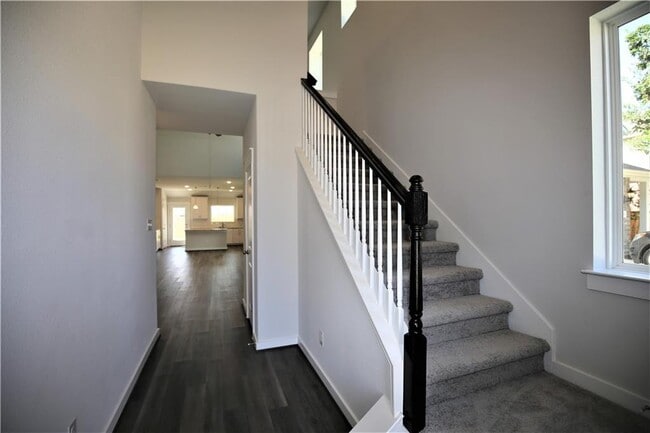Building Photo - 635 Pheasant Hill Ln