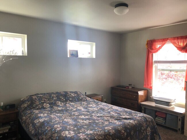 Building Photo - Newer Pet Friendly Home with detached Garage close to Barkley Trail system