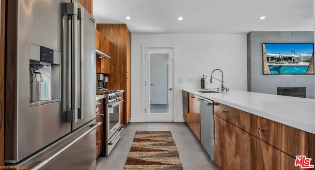 Building Photo - 2287 E Hildy Ln