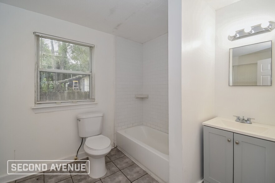 Building Photo - 3013 Imperial St