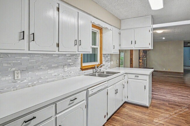 Building Photo - West Gate Area Home | Home | Unfurnished