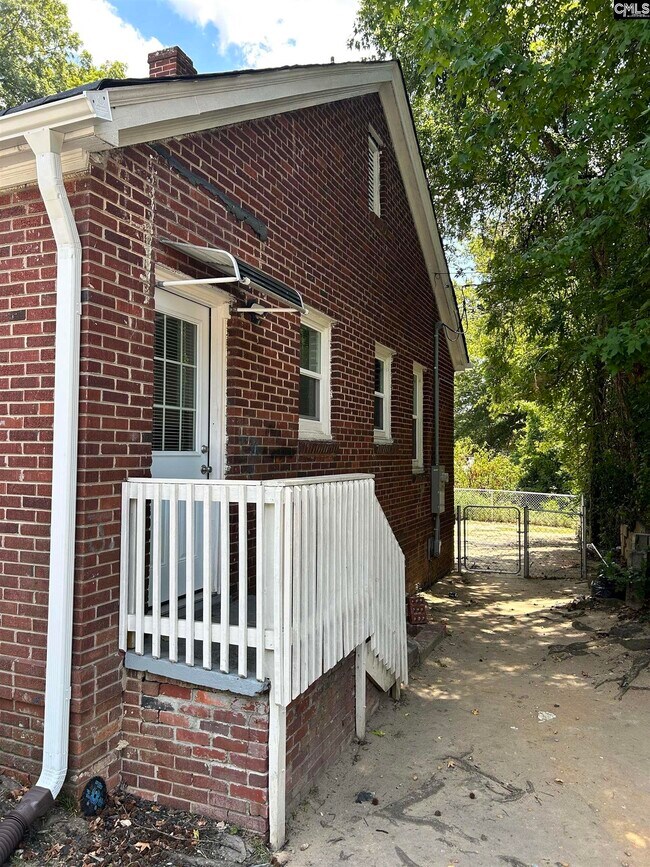 Building Photo - 2112 Academy St
