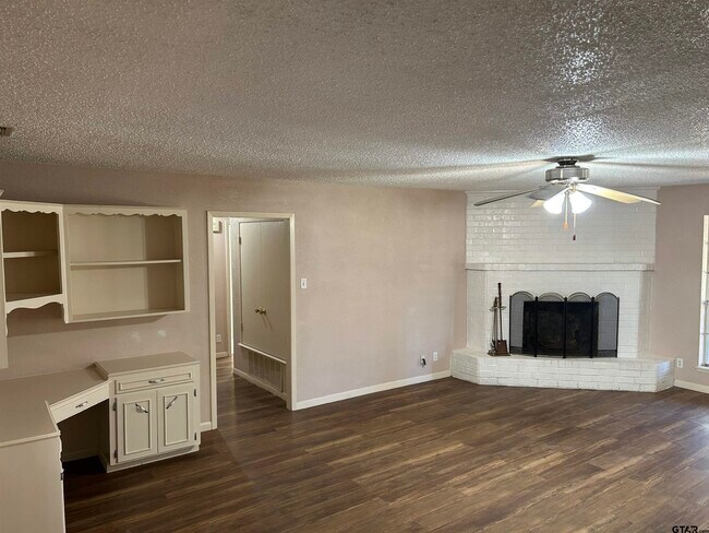 Building Photo - 4615 Edinburgh Dr