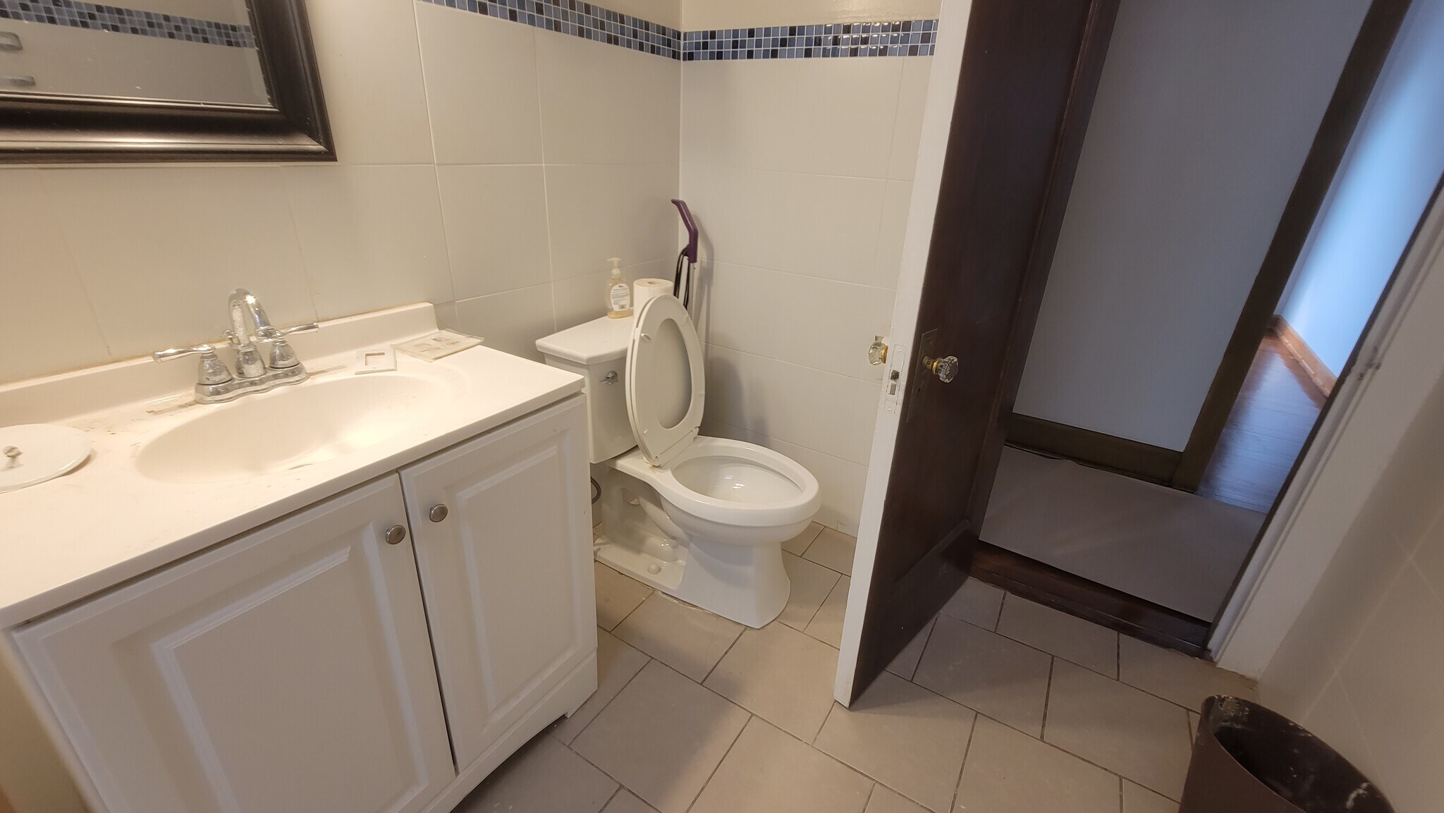 Bathroom - 6437 N Glenwood Ave