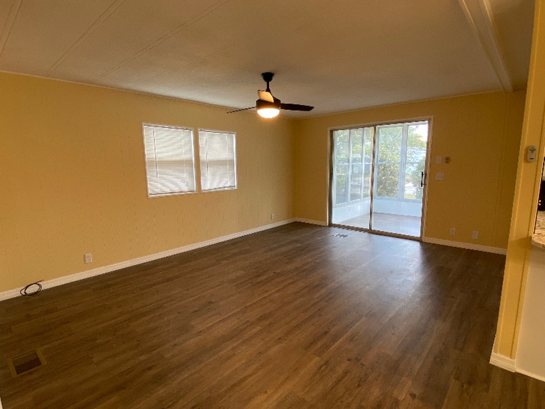 Building Photo - 144 Stuart Cir