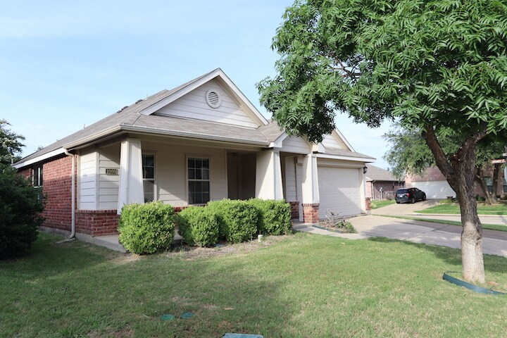 Building Photo - 1000 Warbler Ln
