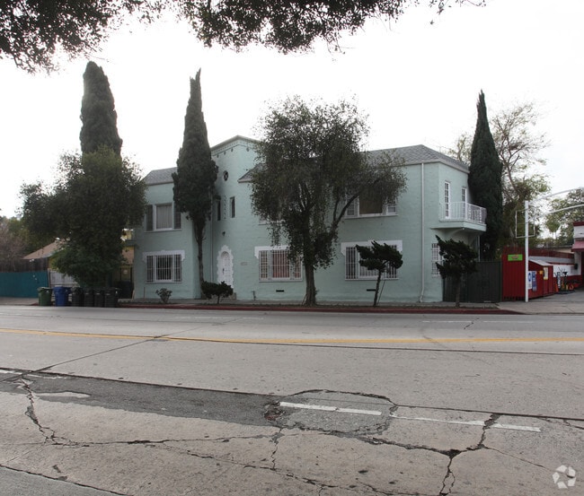 Primary Photo - 4110 Fountain Ave