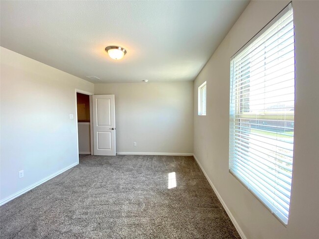 Building Photo - 1800 Canyon Ln
