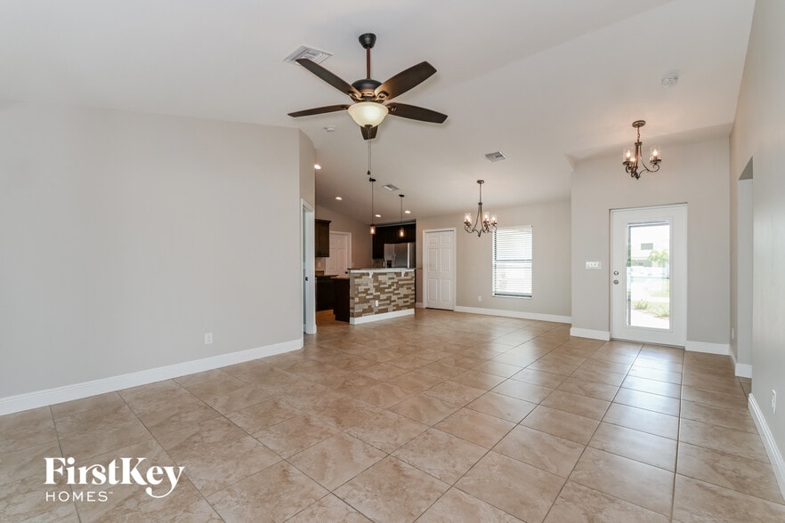 Building Photo - 1806 NE 2nd Ave