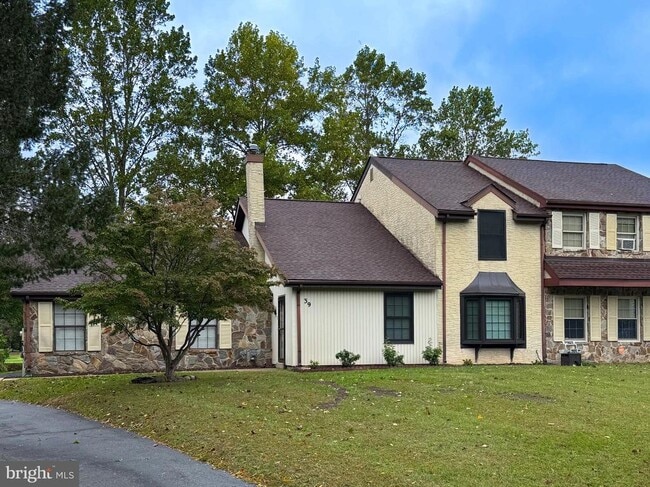 Building Photo - 39 S Turnberry Dr