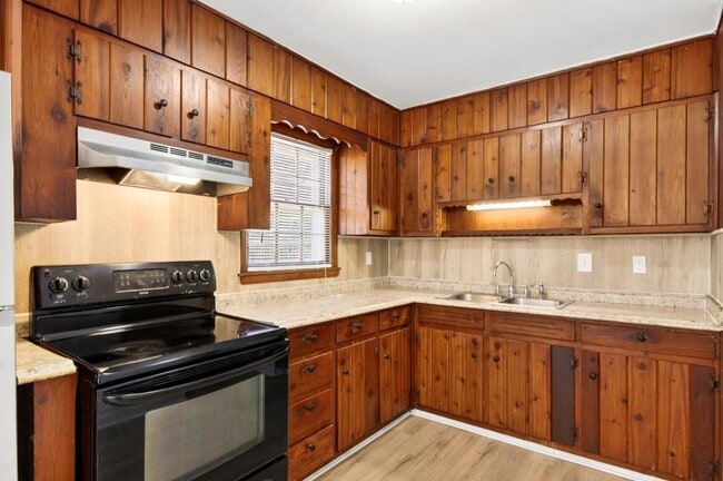 Building Photo - 4225 Cottage Ln