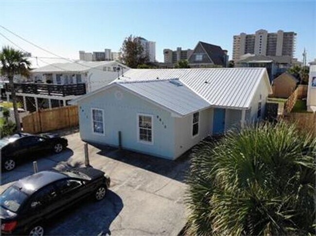 Primary Photo - 6613 Sunset Ave