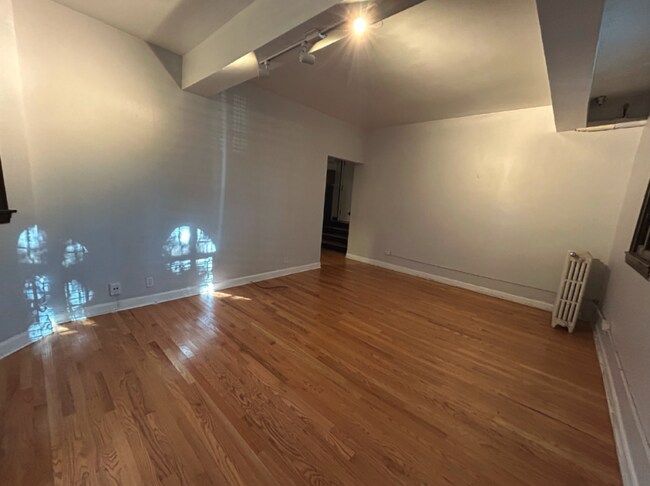 Building Photo - 1 bedroom in Chicago IL 60640