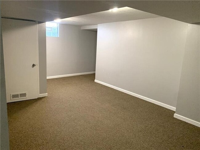 Building Photo - 3768 W 5th Ave