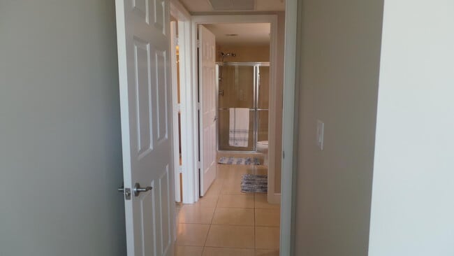 Building Photo - 610 Clematis St