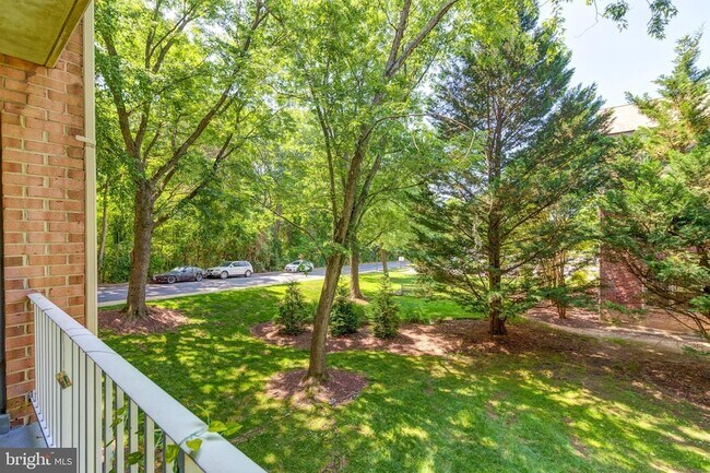 Building Photo - 6012 Westchester Park Dr