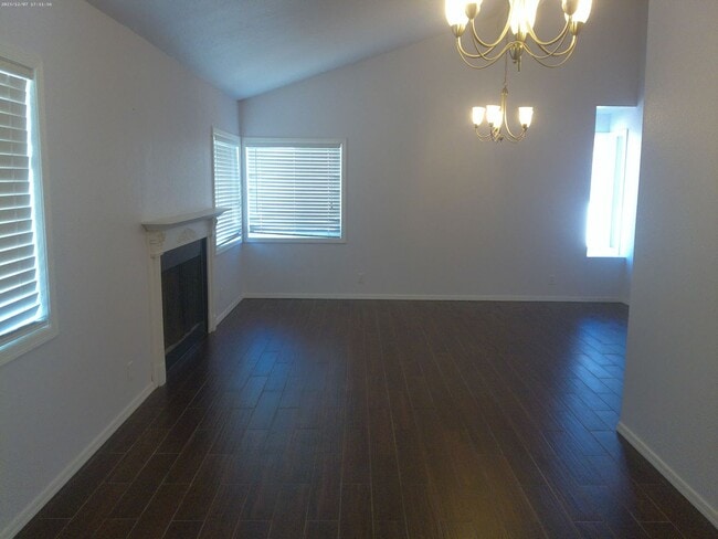 Building Photo - Pool Home 3 bedroom 2 bathroom Long term