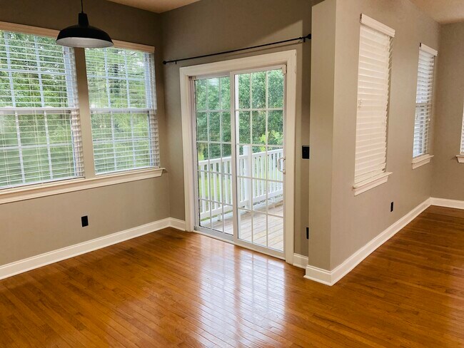 Building Photo - 9035 Parlor Dr
