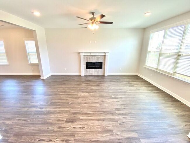 Building Photo - Now Leasing a 4-bedroom 2.5 bath home in Somerville, TN
