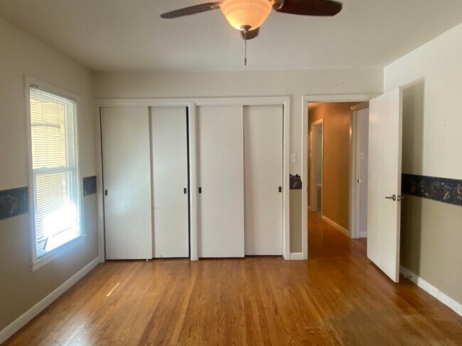 Building Photo - 4 BEDROOM WITH POOL