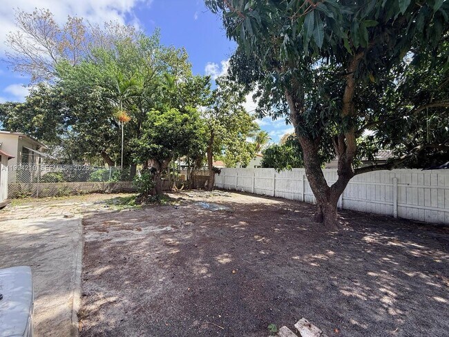 Building Photo - 1026 NW 50th St