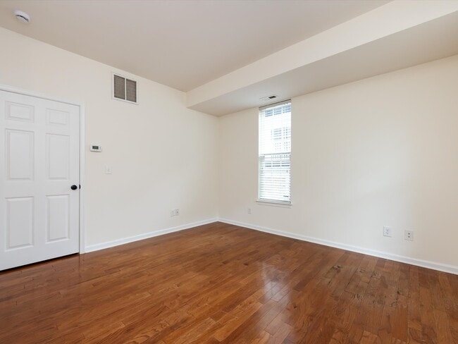 Building Photo - 257 N Irwin Ave