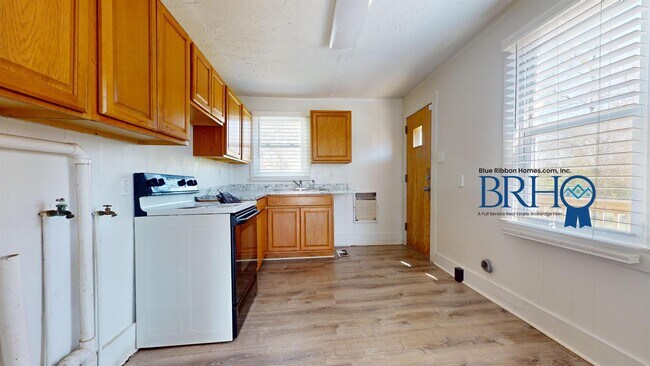 Building Photo - 3213 Shields Ave