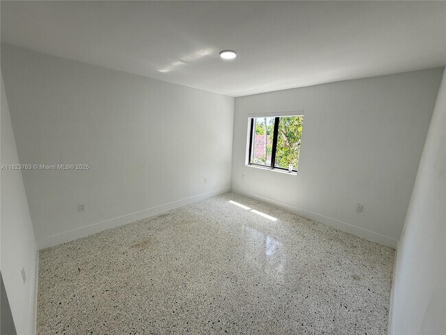 Building Photo - 180 NE 57th St
