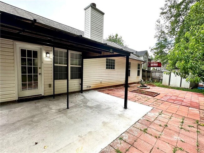 Building Photo - 575 Chandon Way