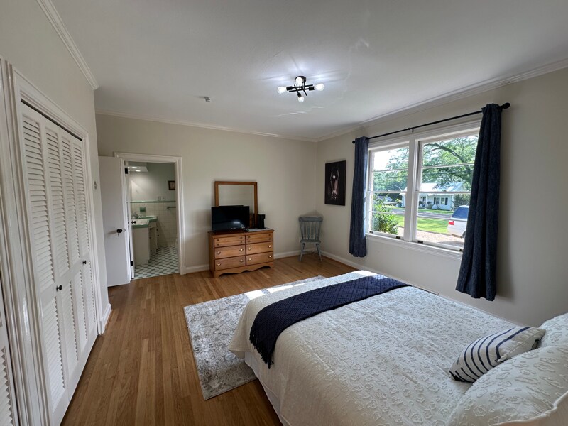 Building Photo - 305 S Laurel St