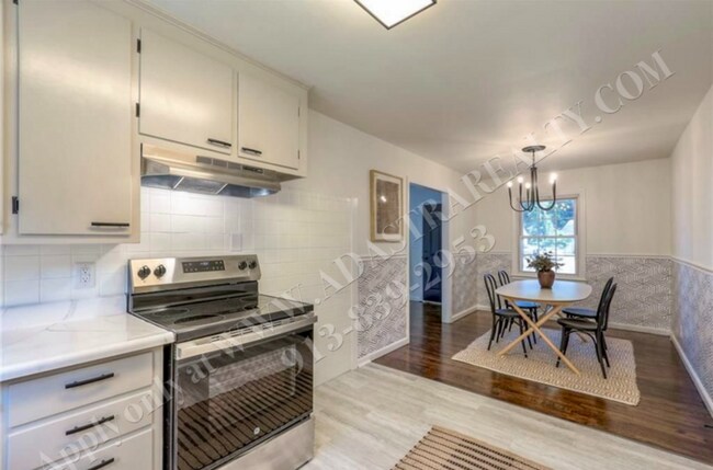 Building Photo - Stunningly Remodeled 3 Bed 1 Bath Home in KCMO-Available NOW!!